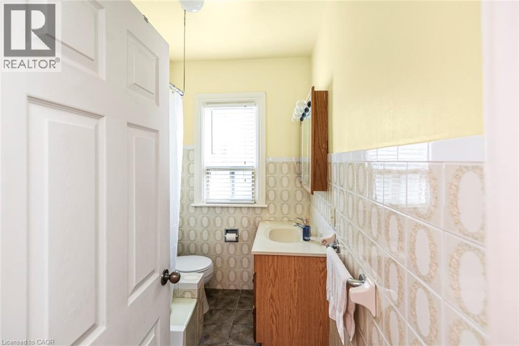538 Hughson Street N, Hamilton, ON - Indoor Photo Showing Bathroom