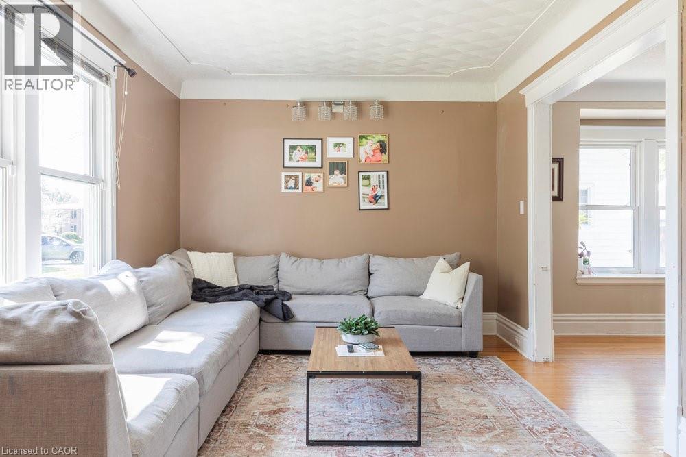65 Banff Street, Caledonia, ON - Indoor Photo Showing Living Room