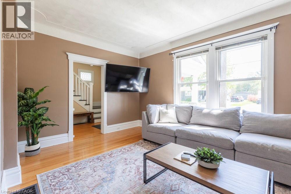 65 Banff Street, Caledonia, ON - Indoor Photo Showing Living Room