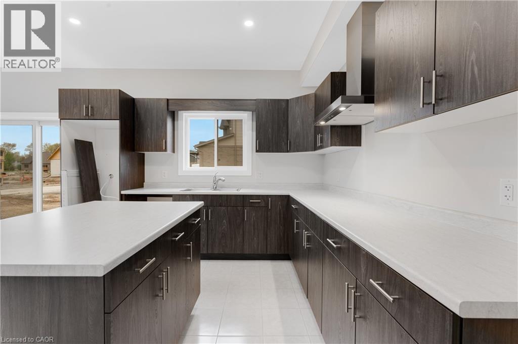 778 Bradford Avenue, Fort Erie, ON - Indoor Photo Showing Kitchen