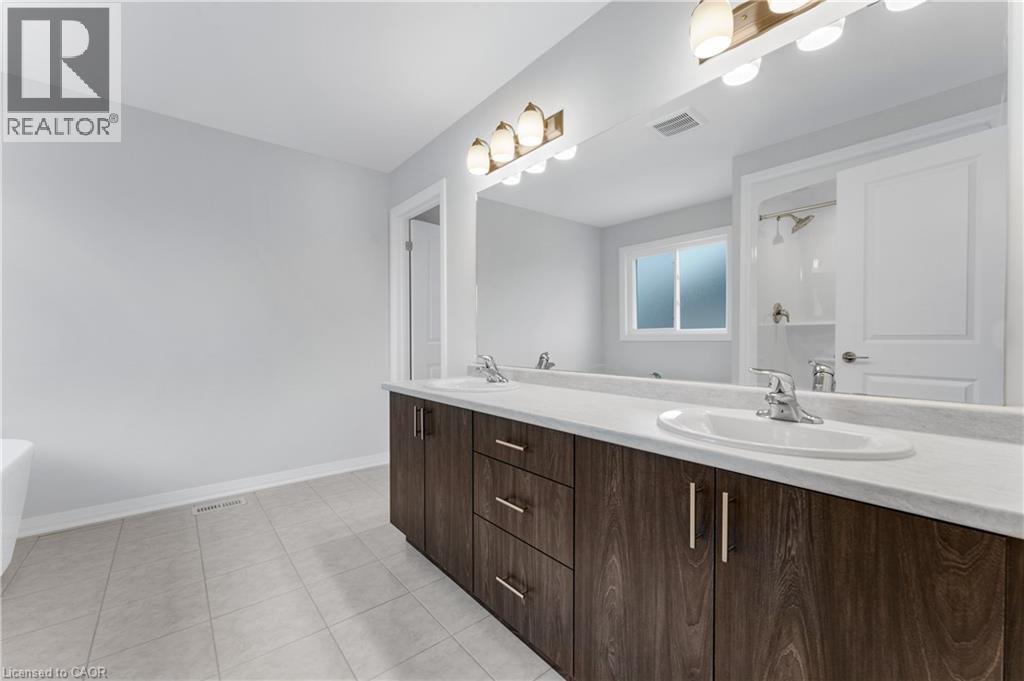 778 Bradford Avenue, Fort Erie, ON - Indoor Photo Showing Bathroom