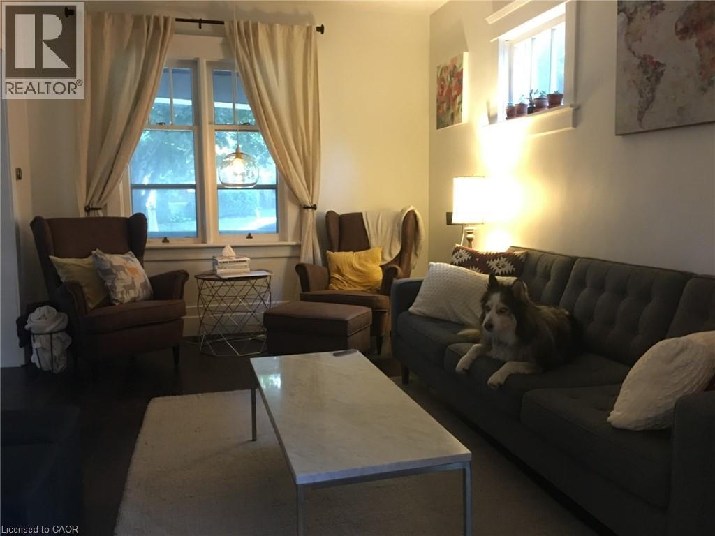 16 Park Street, Kitchener, ON - Indoor Photo Showing Living Room