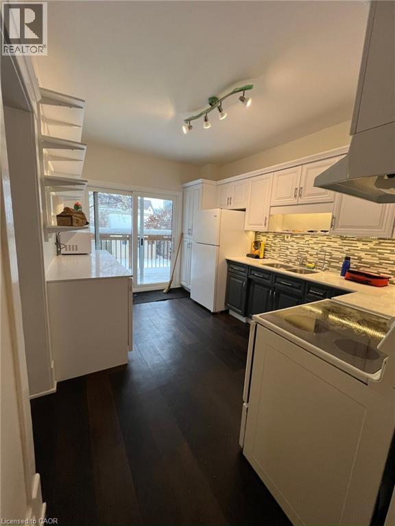 16 Park Street, Kitchener, ON - Indoor