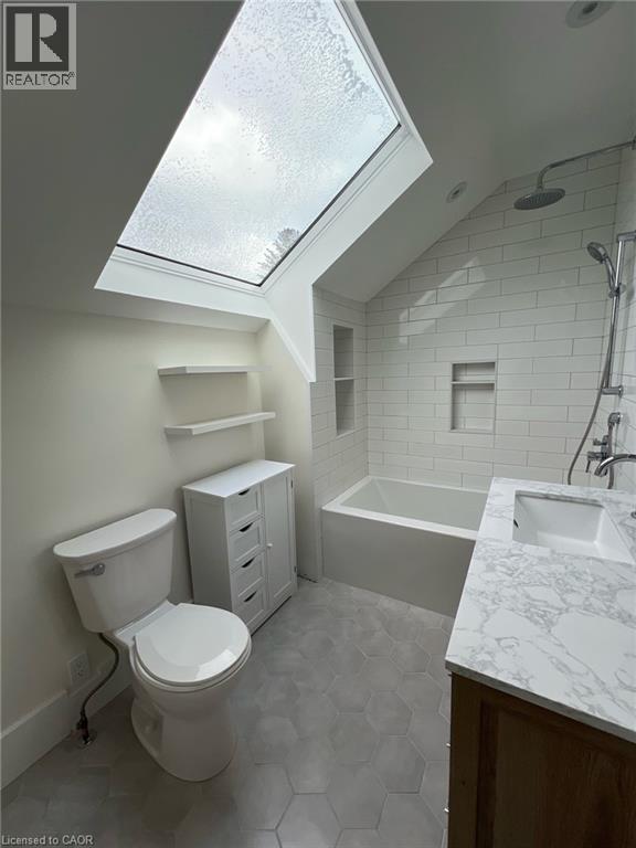 16 Park Street, Kitchener, ON - Indoor Photo Showing Bathroom