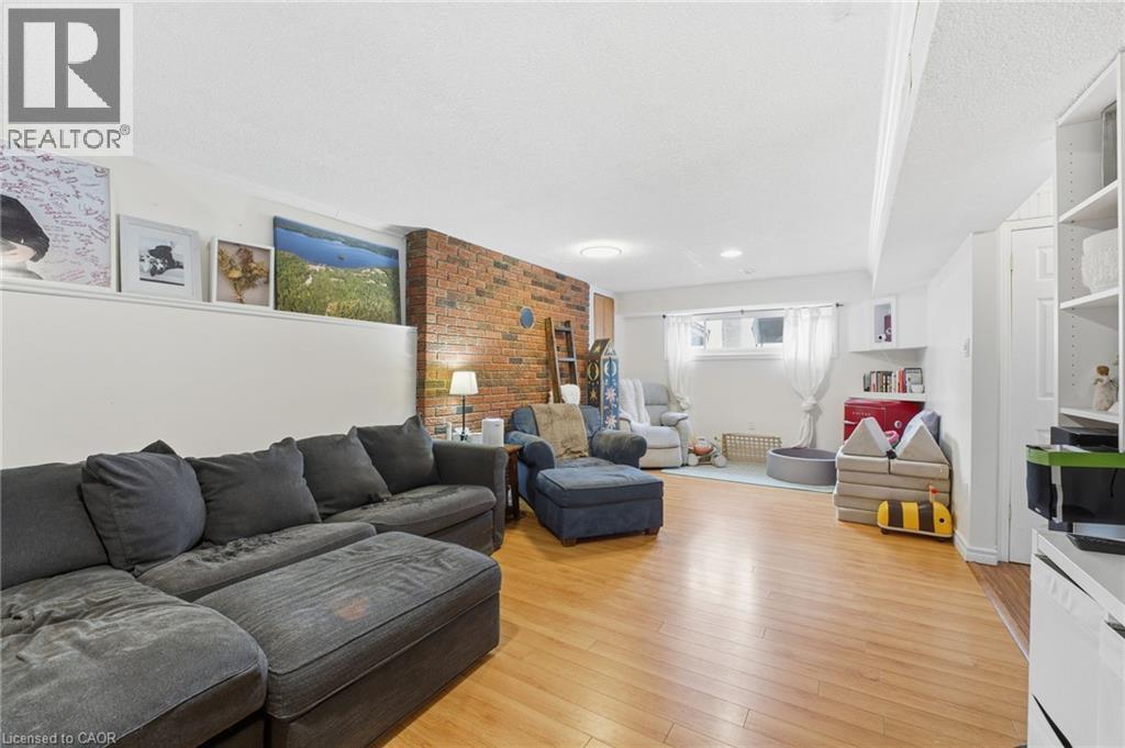 104 Cindy Avenue, Cambridge, ON - Indoor Photo Showing Living Room