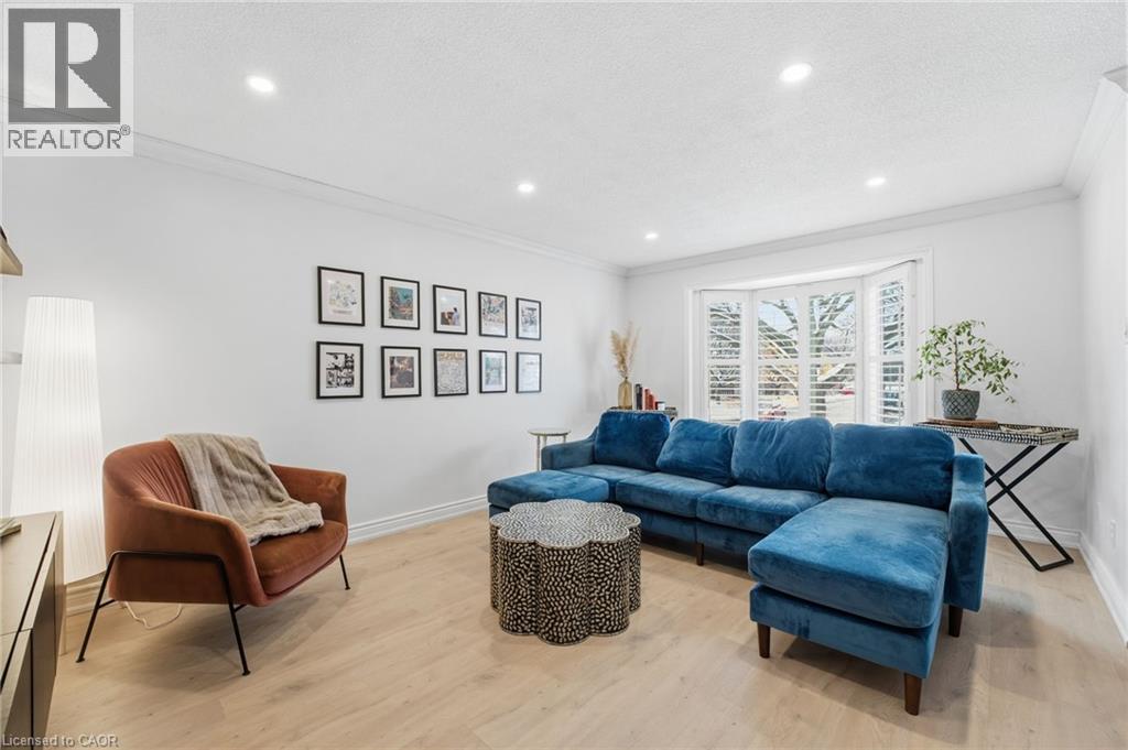 104 Cindy Avenue, Cambridge, ON - Indoor Photo Showing Living Room