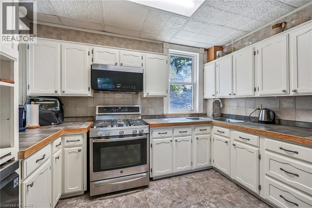 94 Sutherland Street W, Caledonia, ON - Indoor Photo Showing Kitchen