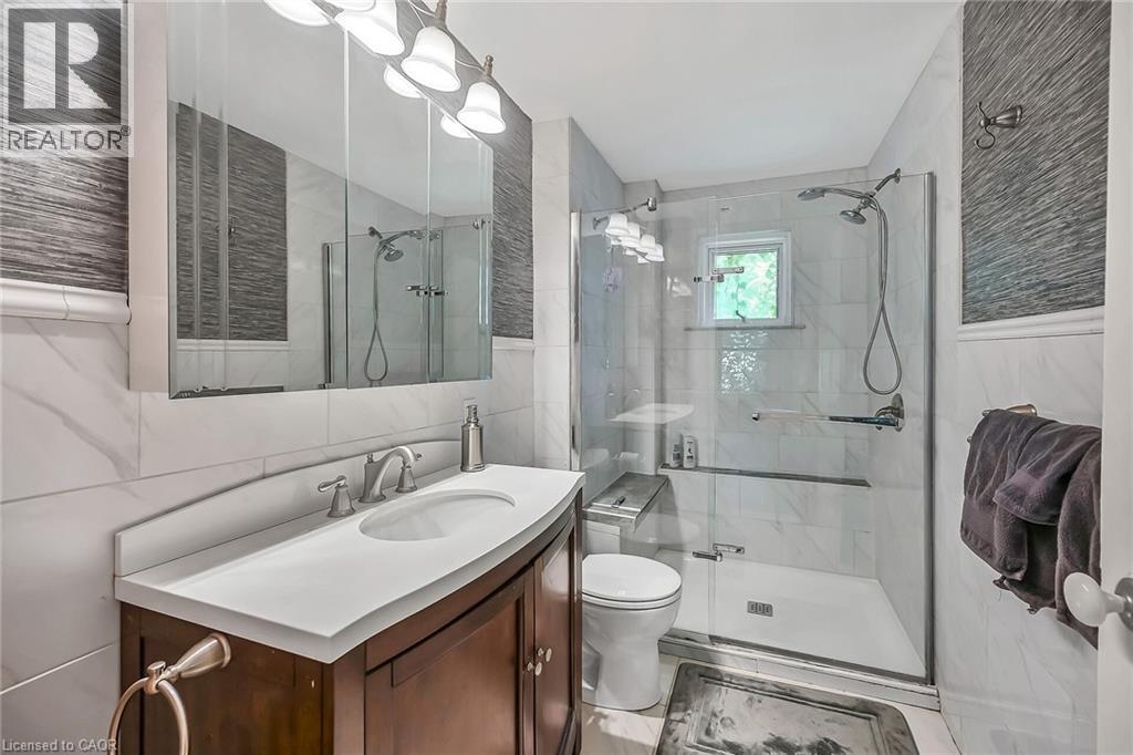 94 Sutherland Street W, Caledonia, ON - Indoor Photo Showing Bathroom
