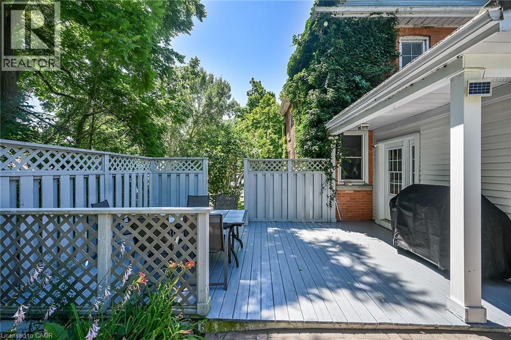 94 Sutherland Street W, Caledonia, ON - Outdoor With Exterior