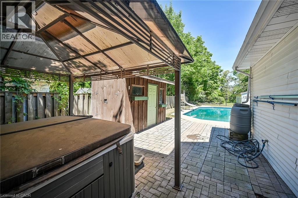 94 Sutherland Street W, Caledonia, ON - Outdoor With Exterior