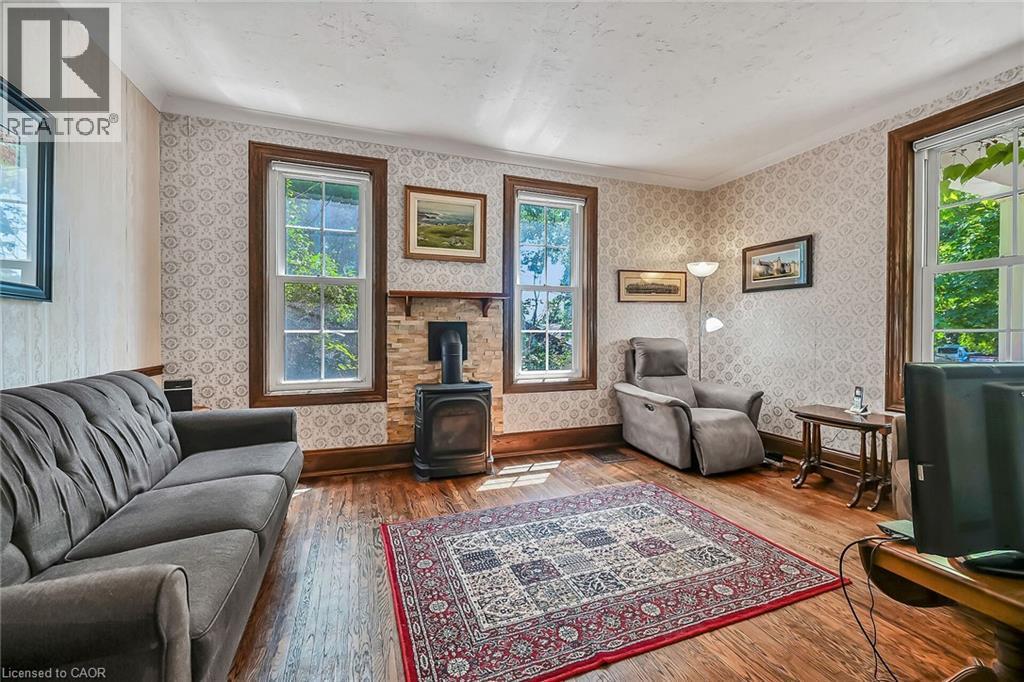 94 Sutherland Street W, Caledonia, ON - Indoor Photo Showing Living Room With Fireplace
