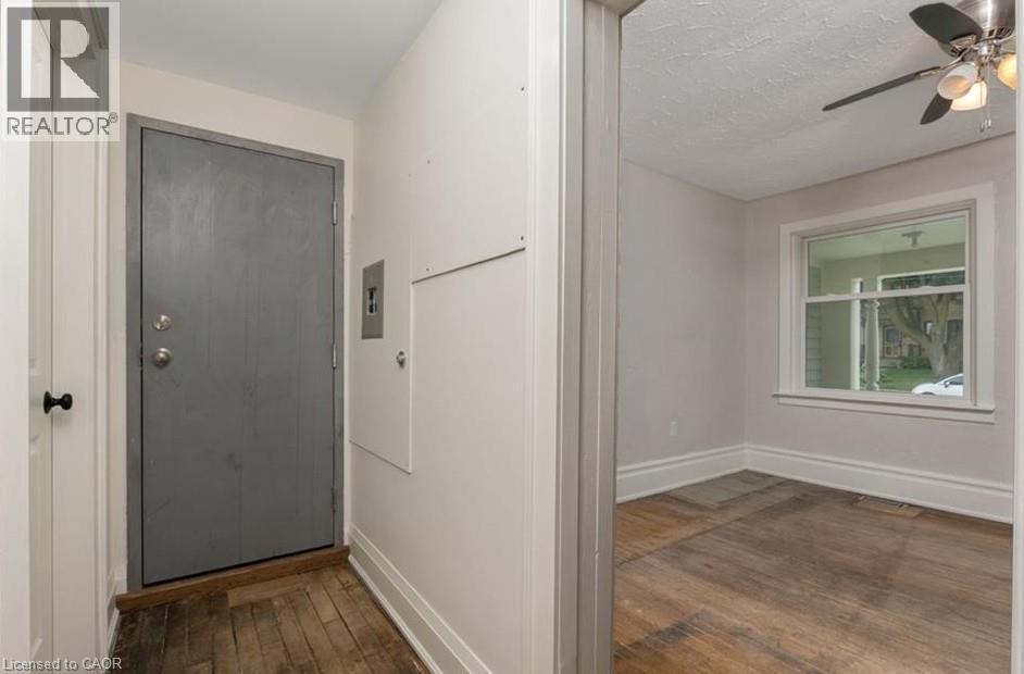 14 Young Street W, Waterloo, ON - Indoor Photo Showing Other Room