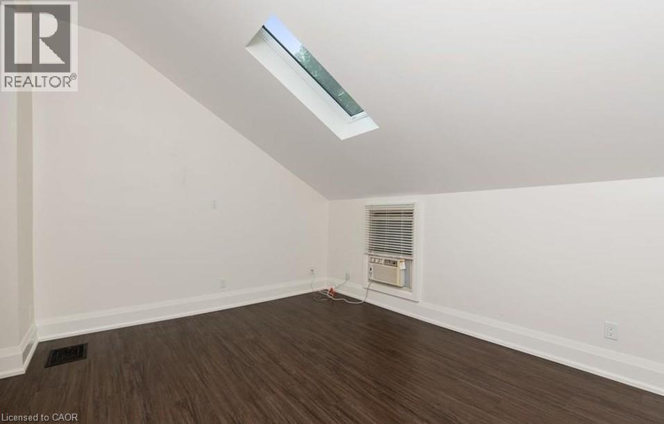 14 Young Street W, Waterloo, ON - Indoor Photo Showing Other Room