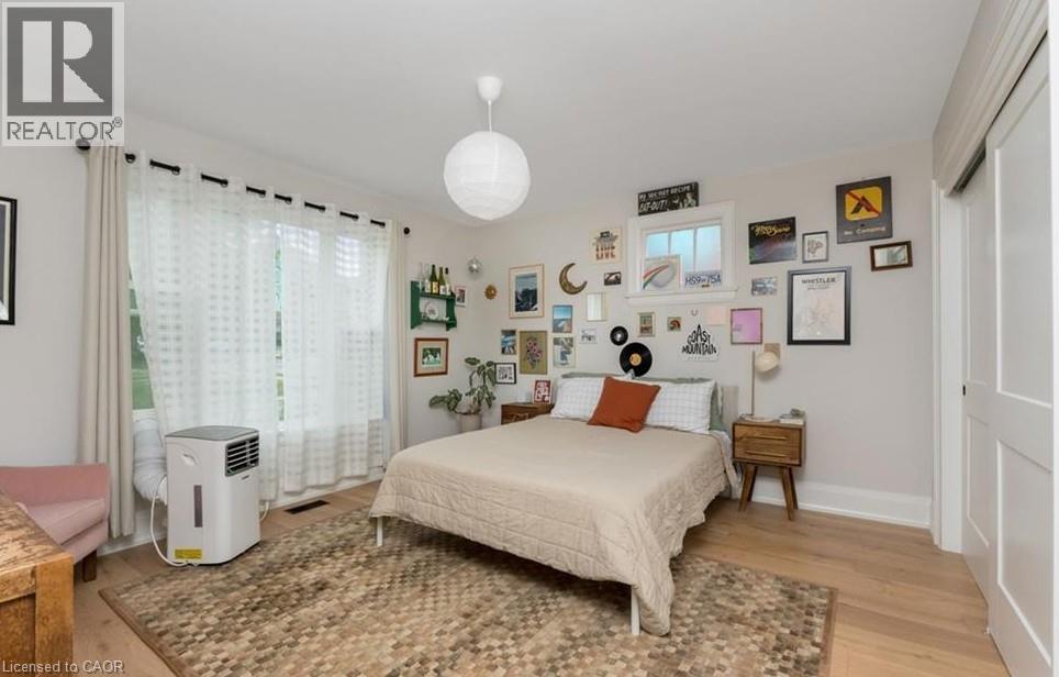 14 Young Street W, Waterloo, ON - Indoor Photo Showing Bedroom