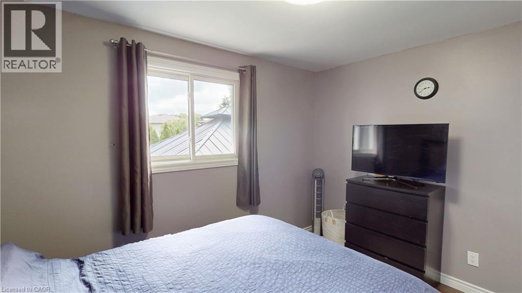 6 Adler Avenue, Hamilton, ON - Indoor Photo Showing Bedroom