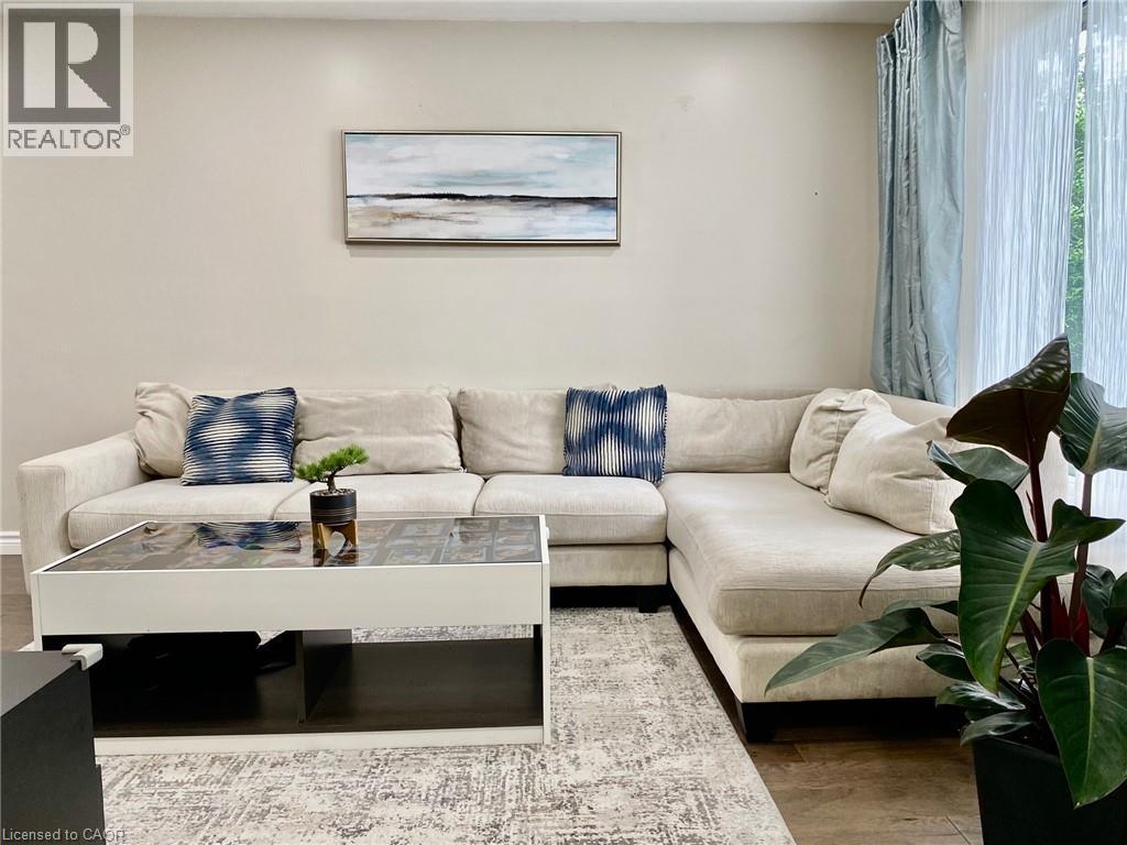6 Adler Avenue, Hamilton, ON - Indoor Photo Showing Living Room