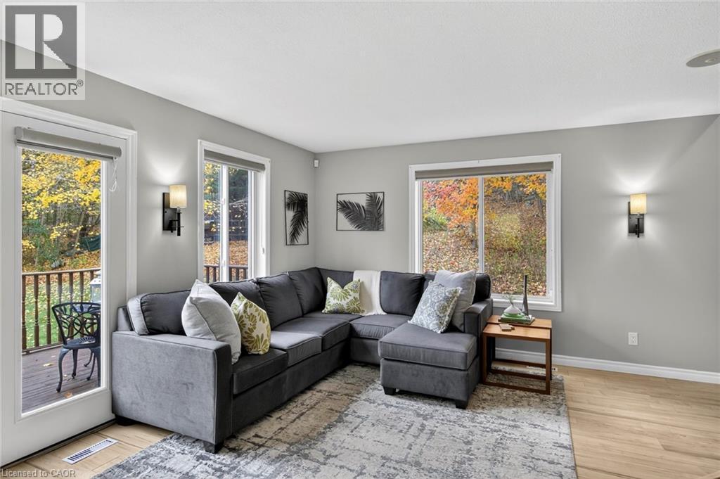 152B Wannamaker Road, Stirling, ON - Indoor Photo Showing Living Room
