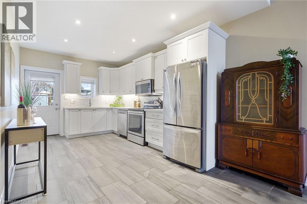 232 Wellington Street N, Hamilton, ON - Indoor Photo Showing Kitchen With Upgraded Kitchen