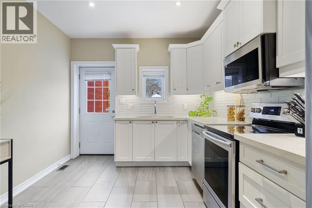 232 Wellington Street N, Hamilton, ON - Indoor Photo Showing Kitchen