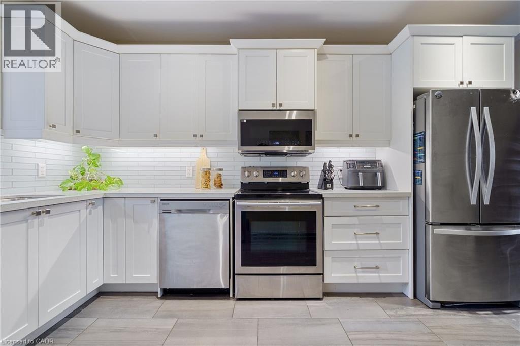 232 Wellington Street N, Hamilton, ON - Indoor Photo Showing Kitchen With Upgraded Kitchen