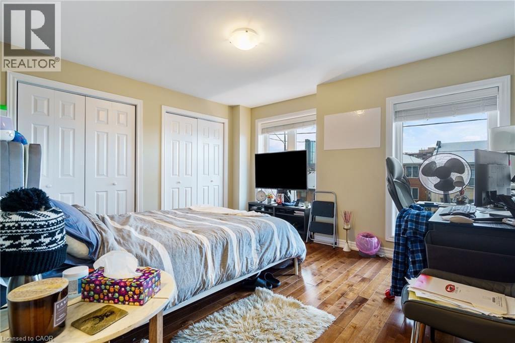 232 Wellington Street N, Hamilton, ON - Indoor Photo Showing Bedroom