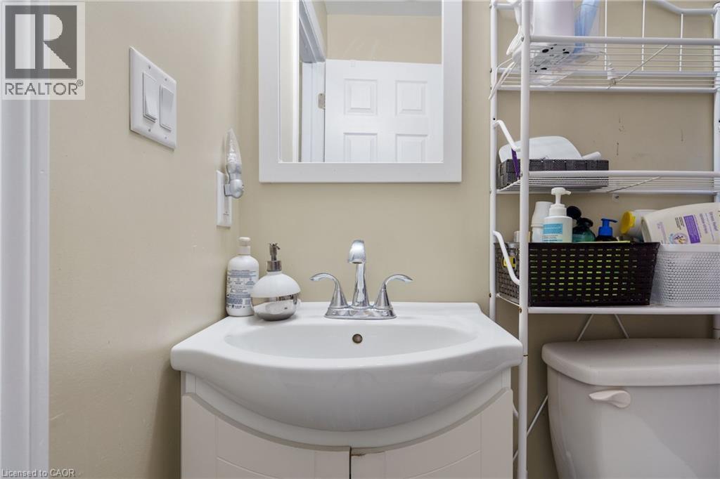 232 Wellington Street N, Hamilton, ON - Indoor Photo Showing Bathroom