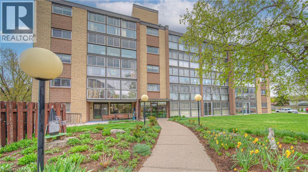 Chateau Champlain I - 400 Champlain Boulevard Unit# 406, Cambridge, ON - Outdoor