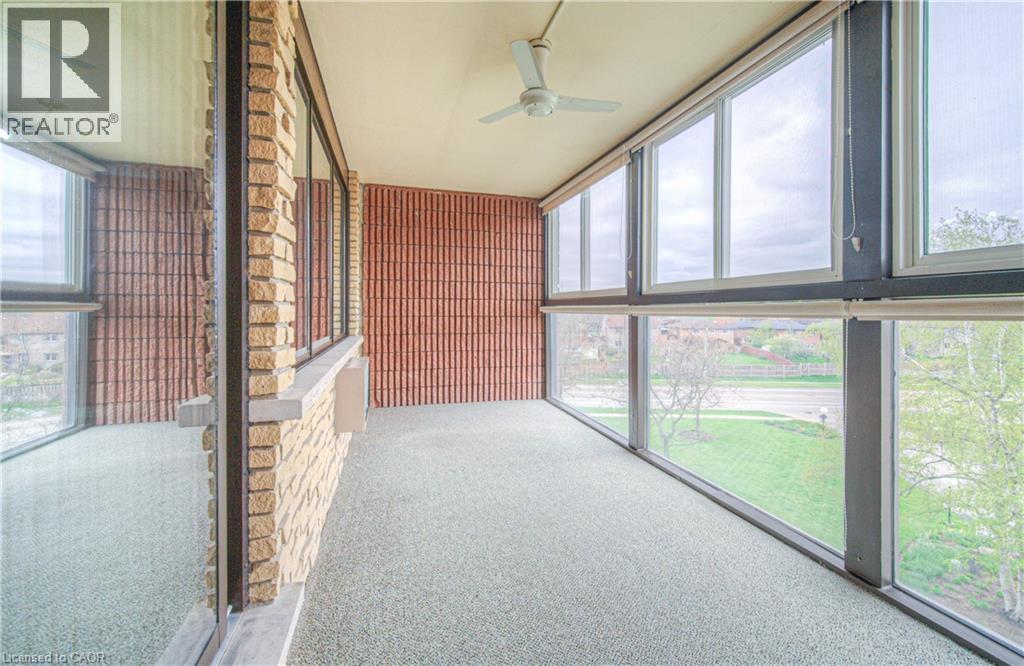 Sunroom - 400 Champlain Boulevard Unit# 406, Cambridge, ON - With Exterior