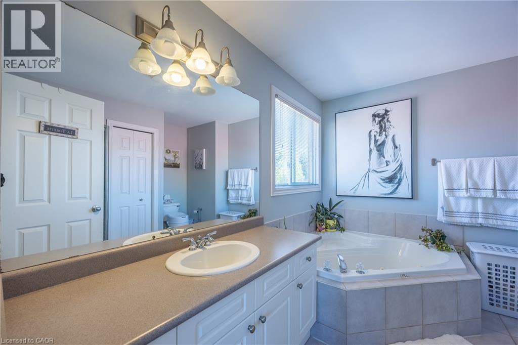 ensuite bath - 66 Yarmouth Drive, London, ON - Indoor Photo Showing Bathroom
