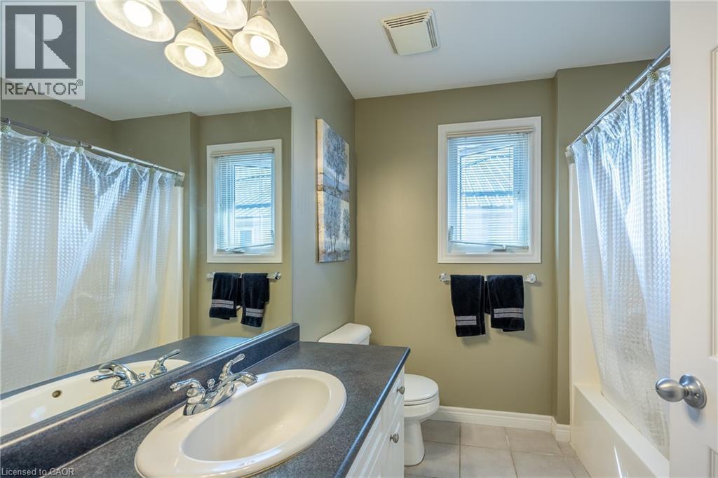 bath 2 - 66 Yarmouth Drive, London, ON - Indoor Photo Showing Bathroom