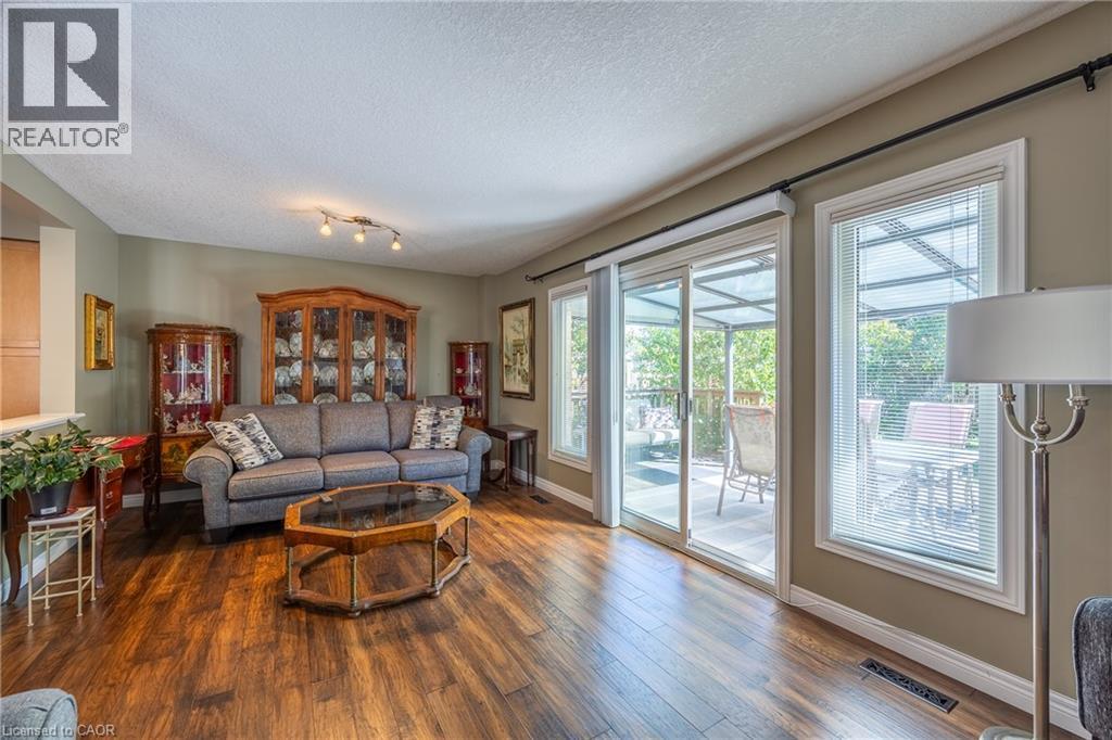 66 Yarmouth Drive, London, ON - Indoor Photo Showing Living Room