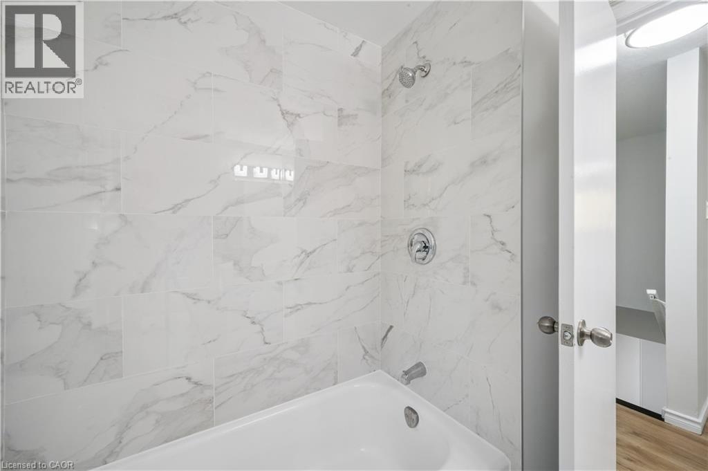 179 Traynor Avenue, Kitchener, ON - Indoor Photo Showing Bathroom