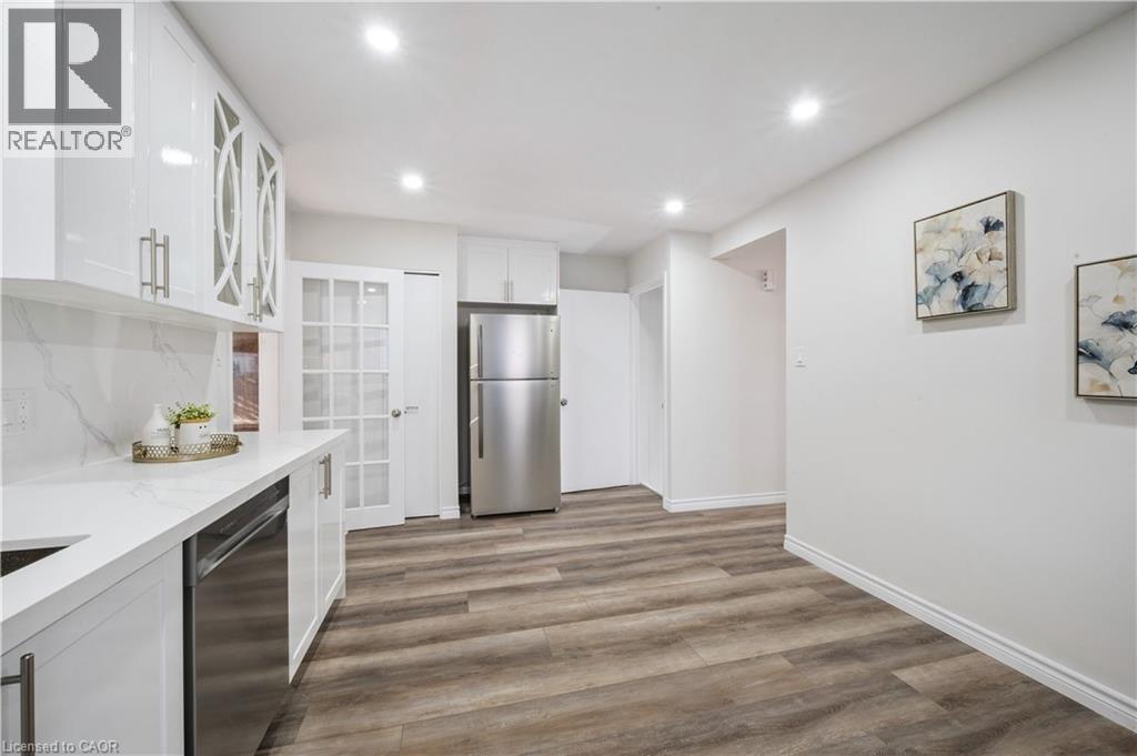 179 Traynor Avenue, Kitchener, ON - Indoor Photo Showing Kitchen With Upgraded Kitchen