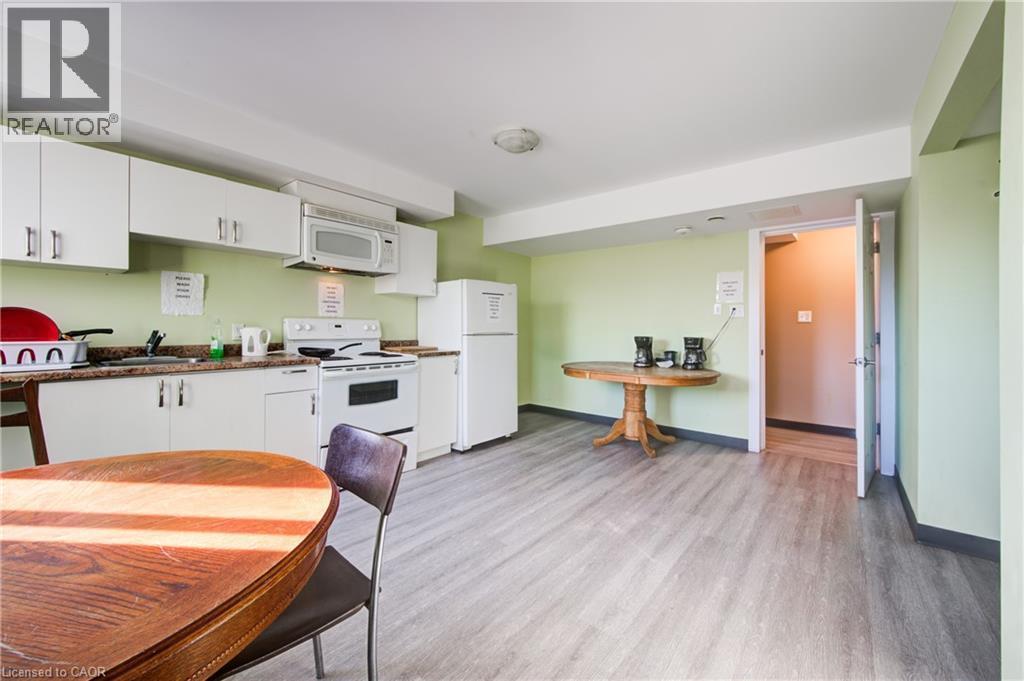 5 Front Street, London, ON - Indoor Photo Showing Kitchen