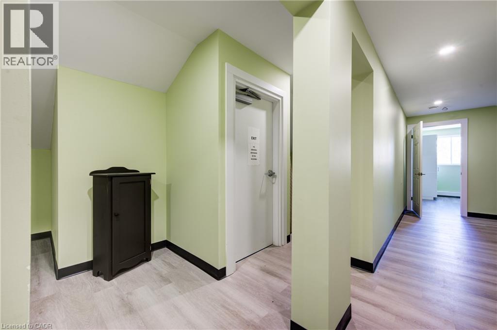 5 Front Street, London, ON - Indoor Photo Showing Other Room