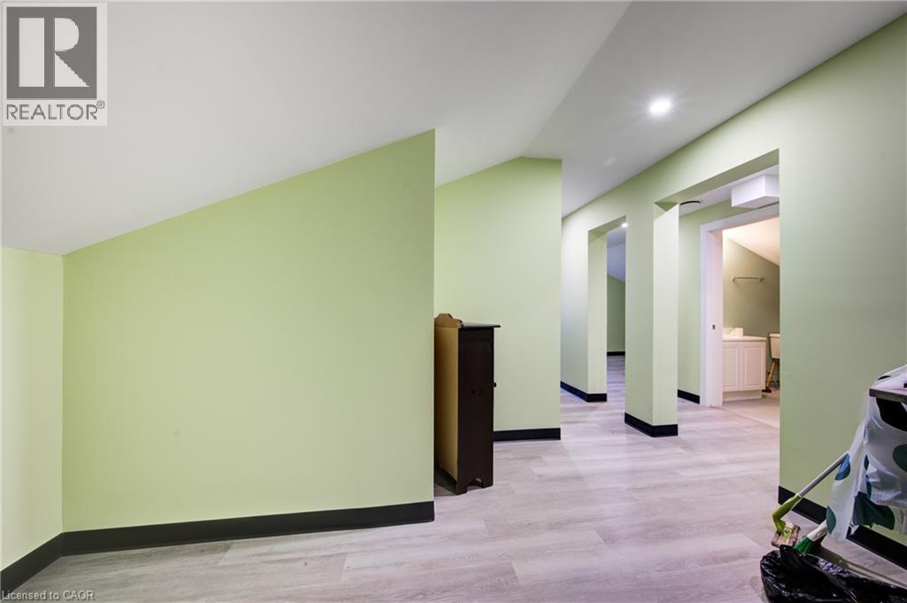 5 Front Street, London, ON - Indoor Photo Showing Other Room