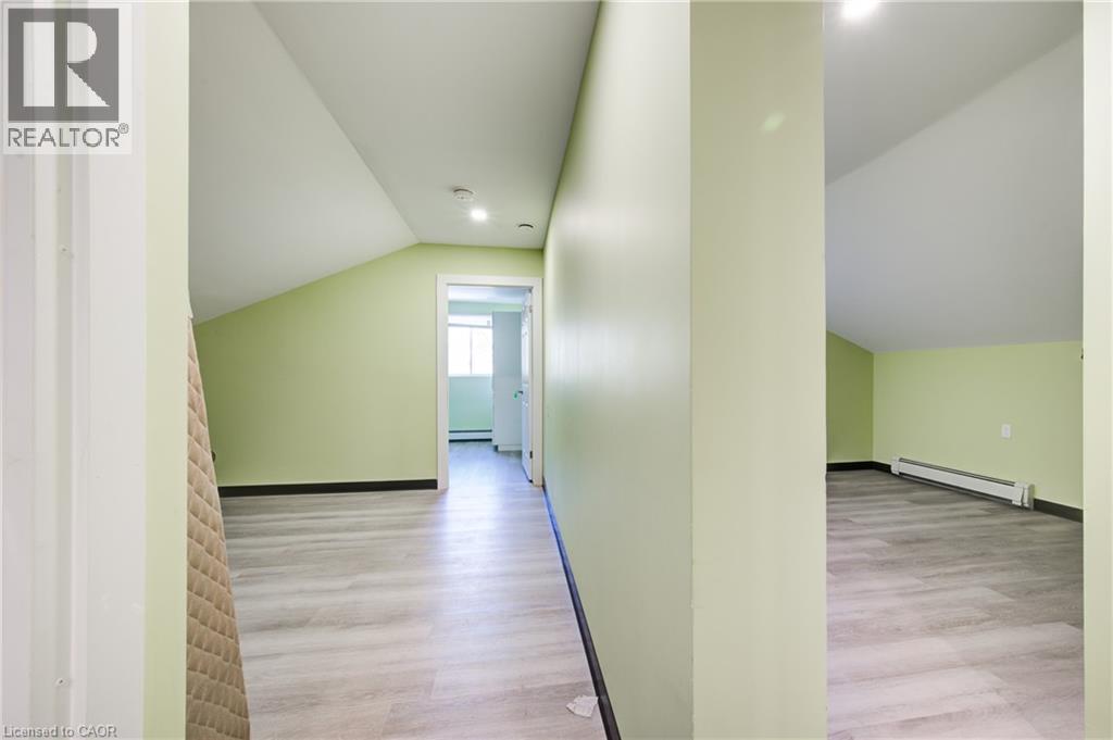 5 Front Street, London, ON - Indoor Photo Showing Other Room