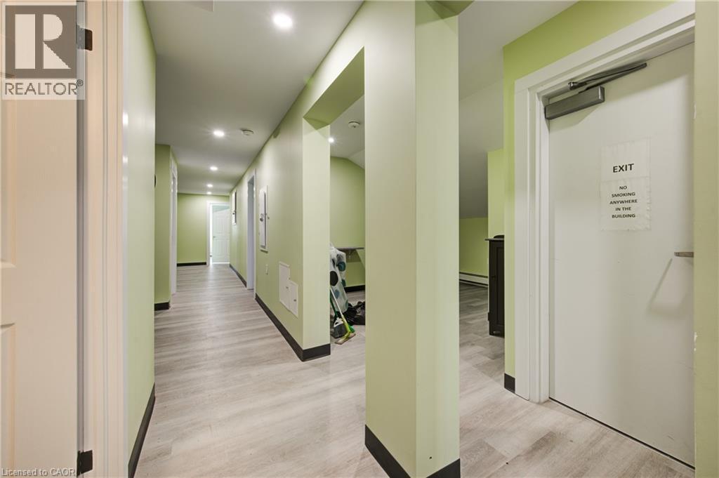 5 Front Street, London, ON - Indoor Photo Showing Other Room