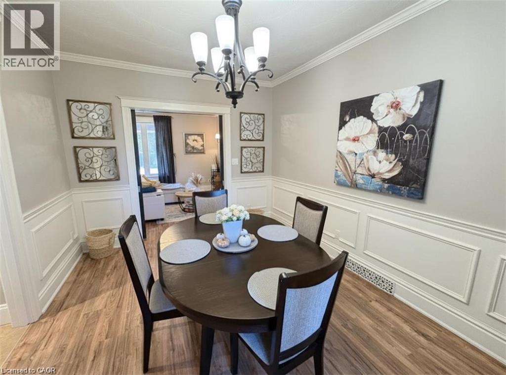 691 Wilson Street, Hamilton, ON - Indoor Photo Showing Dining Room