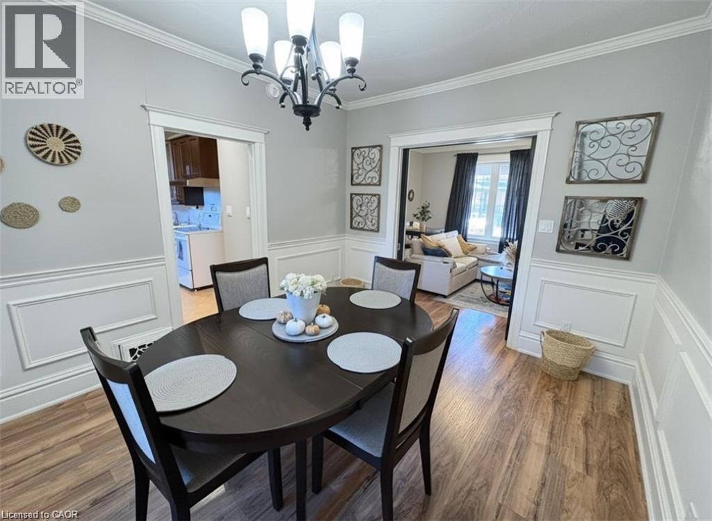 691 Wilson Street, Hamilton, ON - Indoor Photo Showing Dining Room