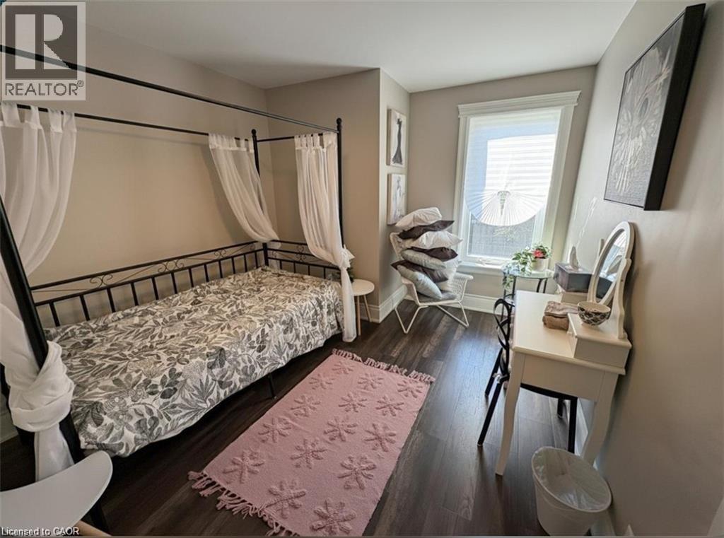 691 Wilson Street, Hamilton, ON - Indoor Photo Showing Bedroom