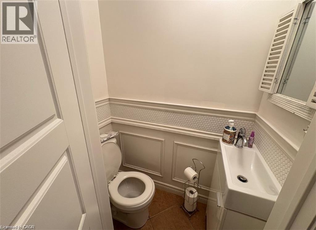 691 Wilson Street, Hamilton, ON - Indoor Photo Showing Other Room