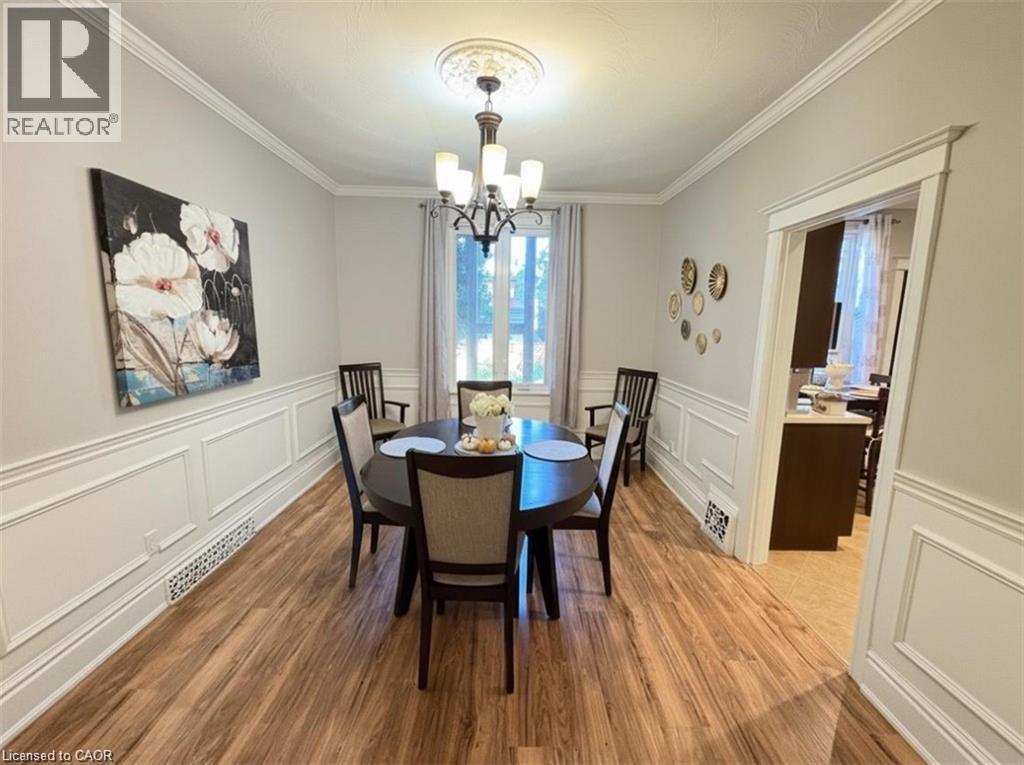 691 Wilson Street, Hamilton, ON - Indoor Photo Showing Dining Room