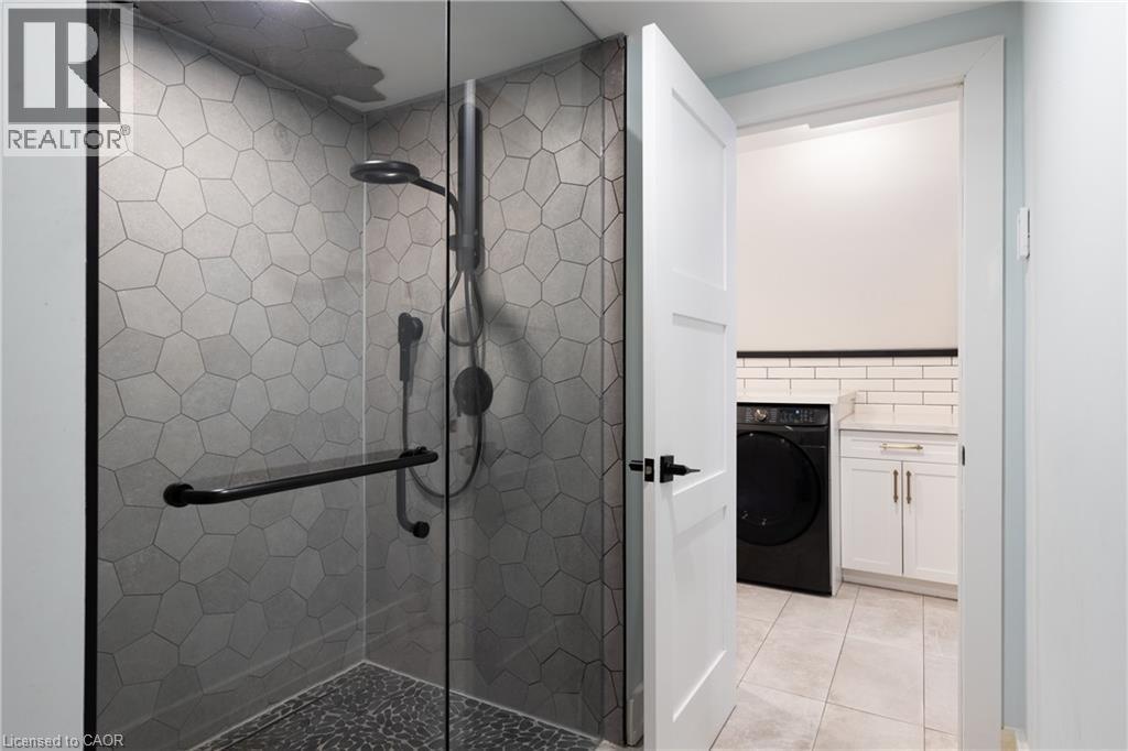 676 Bayshore Boulevard, Burlington, ON - Indoor Photo Showing Bathroom