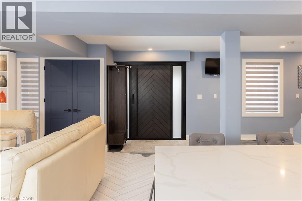 676 Bayshore Boulevard, Burlington, ON - Indoor