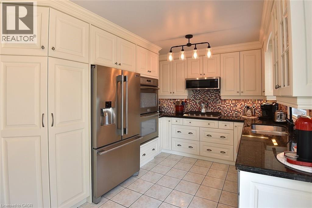11 Jacqueline Boulevard, Hamilton, ON - Indoor Photo Showing Kitchen With Double Sink