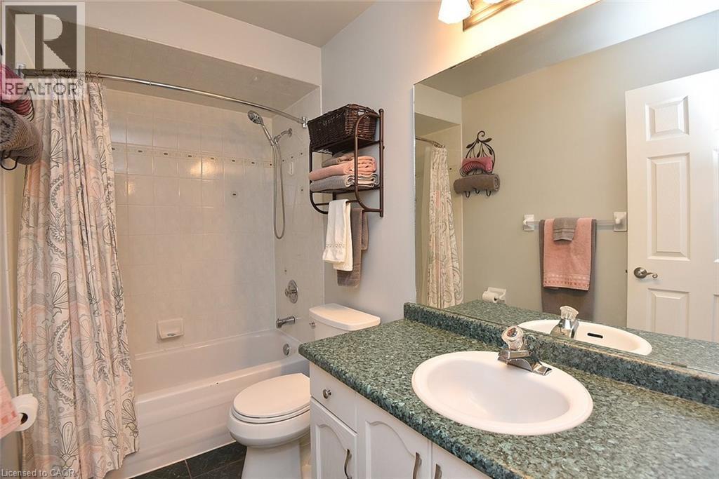 11 Jacqueline Boulevard, Hamilton, ON - Indoor Photo Showing Bathroom