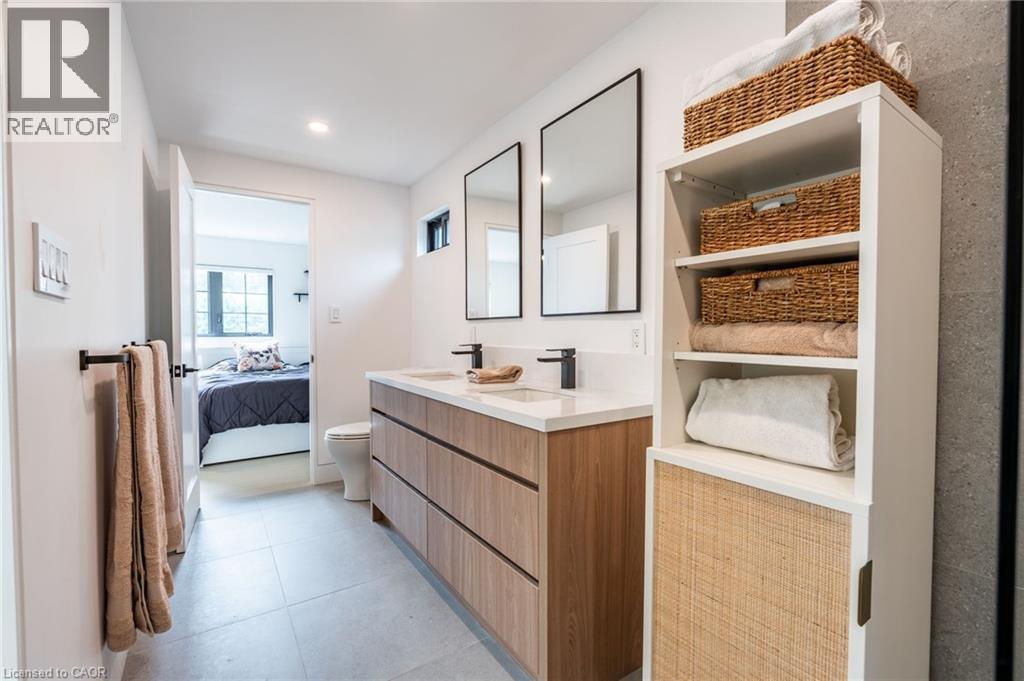 5135 Mulberry Drive, Burlington, ON - Indoor