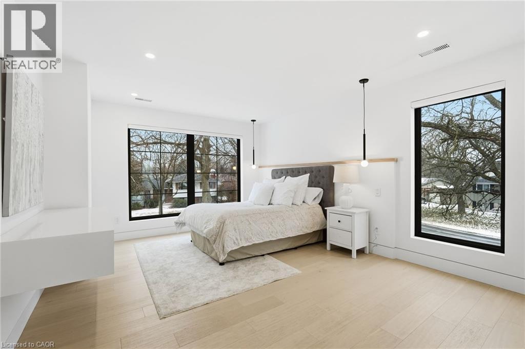 5135 Mulberry Drive, Burlington, ON - Indoor Photo Showing Bedroom