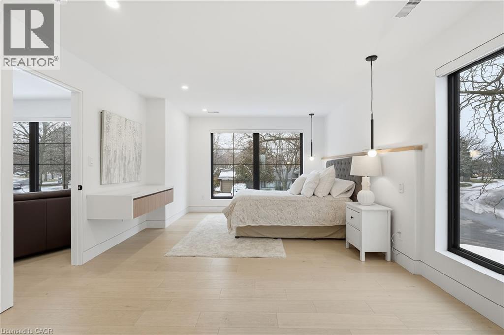 5135 Mulberry Drive, Burlington, ON - Indoor Photo Showing Bedroom